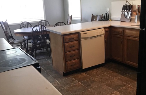 Jamestown House | Near Cumberland River, 12 miles from Wolf Creek Dam, in Creelsboro community