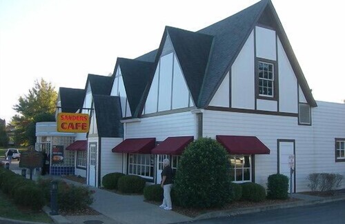 Pittsburg Apartment | Near Cumberland Star Riverboat! Pet-friendly Property with Free Parking Onsite!