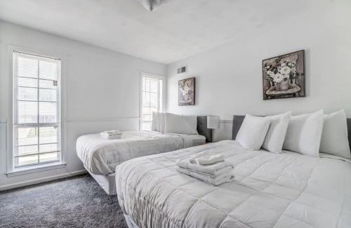 Memphis House | Near Dining & Shopping-Tranquility on Tulip Tree