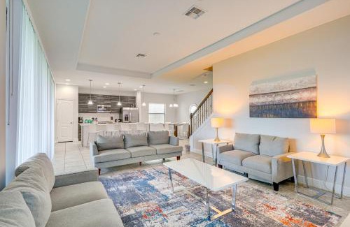 Haines City House | Near Disney and Legoland Spacious Poolside Oasis!