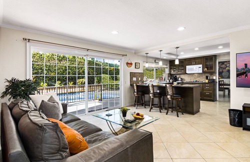 Fullerton House | Near Disneyland: Splash-tastic Family Vacation!