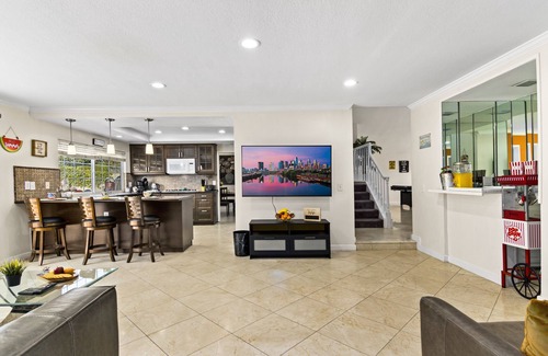 Fullerton House | Near Disneyland: Splash-tastic Family Vacation!