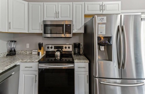 Savannah House | Near Downtown, Parks, Dining! Laid-Back on Leghorn