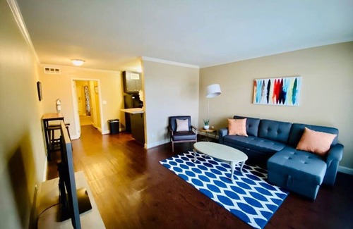 Forest Park House | Near Downtown Stunning Course-View Flat