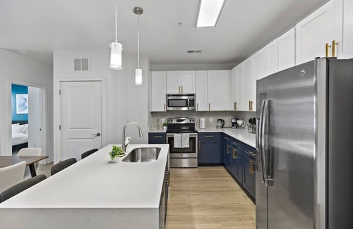 Cherry Apartment | Near DT & CPCC Lynx | Pool, Gym, W/D, Parking,