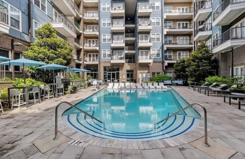 Cherry Apartment | Near DT & CPCC Lynx | Pool, Gym, W/D, Parking,
