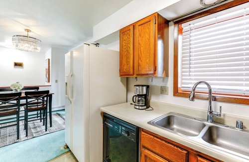 Fairbanks Cottage | Near Dtwn & Pioneer Park: Fairbanks Home w/Deck!
