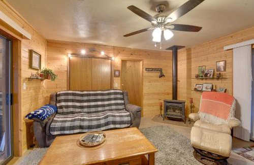 Munds Park House | Near Hiking and Golfing Munds Park Cabin with Deck!