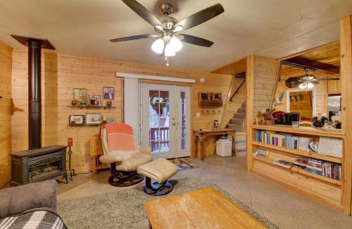Munds Park House | Near Hiking and Golfing Munds Park Cabin with Deck!
