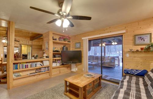 Munds Park House | Near Hiking and Golfing Munds Park Cabin with Deck!