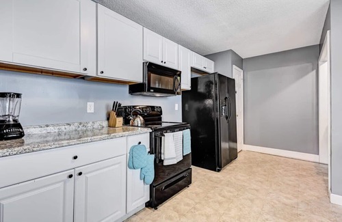 Savannah House | Near Hospital and Downtown- Lodging on Leghorn