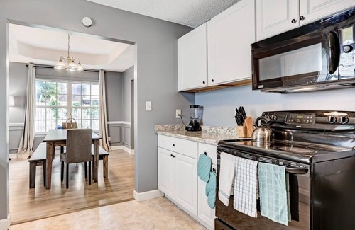 Savannah House | Near Hospital and Downtown- Lodging on Leghorn