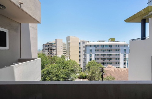 Miramar Apartment | Near La Placita | Free Breakfast | TV With Netflix