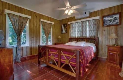San Ignacio Cabin | Near Macal River Walk Distance To Town Wifi TV Cabana- MB