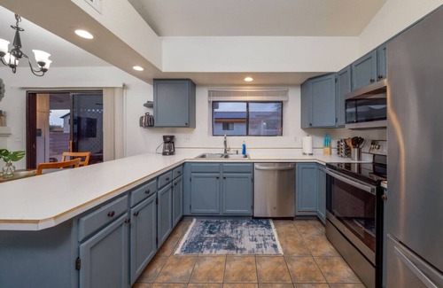 Eastside House | Near NW Hospital/Garage/3 BR & 2 BA/Fenced