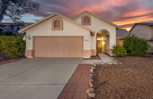 Eastside House | Near NW Hospital/Garage/3 BR & 2 BA/Fenced
