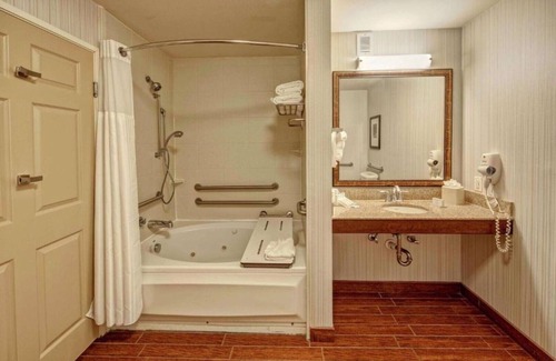 Eden Prairie House | Near offices, Canterbury Park racing