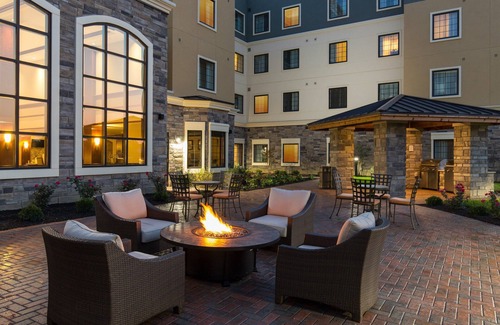 Polaris Apartment | Near Ohio State University | Pool Access & Free Breakfast Buffet