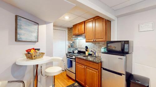 Longwood Apartment | Near Public Transport, Fenway, Bu, Longwood Med