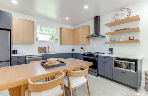 Rosewood House | Near Restaurants & Parks: Home 3 Mi to Dtwn Austin