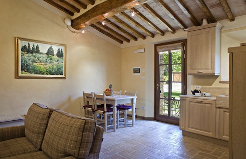 Gambassi Terme Apartment | Near S.Gimignano apartment with A/C, WIFI,garden, pool in farm building