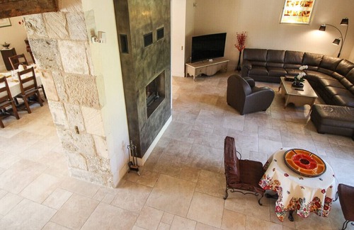 Saint-Etienne-du-Gres House | Near Saint-Rémy-de-Provence, air-conditioned farmhouse, heated pool