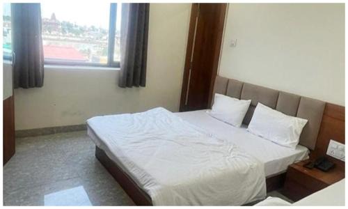 Ujjain House | Near Shri Mahakaleshwar Jyotirlinga Temple HOTEL G-A-R-I-M-A ! UJJAIN - Providing Air Conditioned Rooms With Free Wi-fi Facility And Free Parking Available