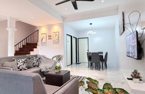 Kampung Alor Akar House | Near TC Beach Alor Akar 4R3B fully AC Town area