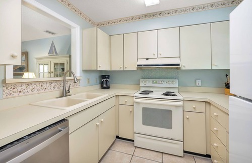 Saint Simons Heights Condo | Near the Village, Convenient to Shops, Restaurants, and the Beach
