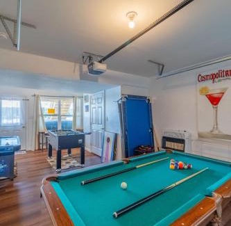 Pocono Summit House | Near Water Park Resorts Lakefront Pocono Home
