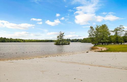 Pocono Summit House | Near Water Park Resorts Lakefront Pocono Home