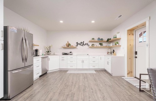 Apple Valley House | Near Zion - Mountain views + Trails - Great for large groupsnEquine friendly