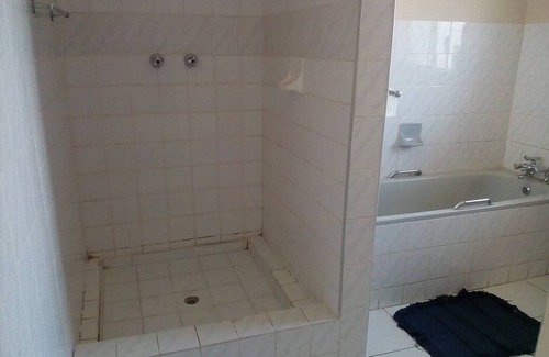 Harare Apartment | Neat guest suite with office corner - 2101
