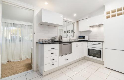 Orange East House | Neat & Tidy Home in Trendy East Orange - Sleeps 4