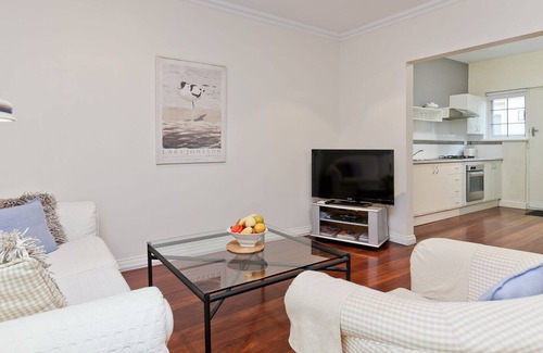 Nedlands Apartment | Nedlands, 2brm Spac GROUND Apt .. 4 mins to SCG Hospital