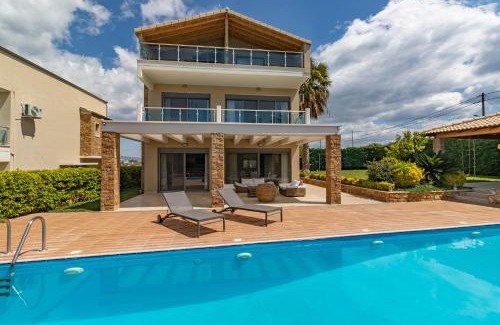 Nea Moudania Villa | Nefeli & Dina Villas by Diomedes Group