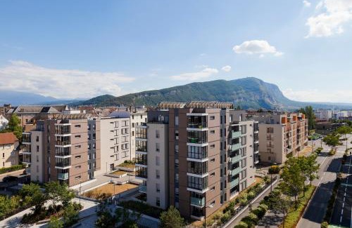 Annemasse Hotel | Nehô Suites Porte de Genève - Gare Annemasse