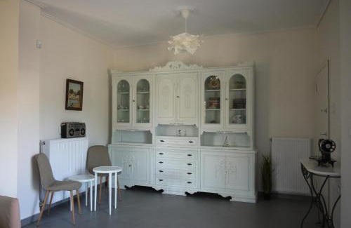 Spata-Artemida Apartment | Nelli's Home near the airport, sea and port