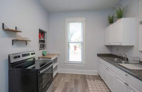 McFerrin Park House | Neon Nashville! 5 min to Broadway Walk 2 dining!