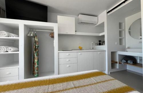 Parasporos Apartment | Neso seafront studio Paros