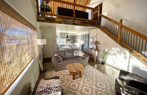Lone Pine House | Nestled in nature with views of the Alabama Hills, Sierras and Inyo Mountains