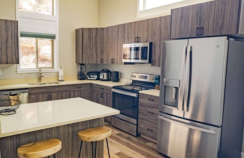 Fredonia House | Nestled in the Cliffs near Kanab, UT. Close to the Grand Canyon! Stargazing!