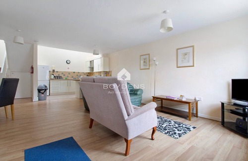 Frinton-on-Sea House | Nestled in the heart of Frinton on Sea is this terraced mews cottage offering open plan living