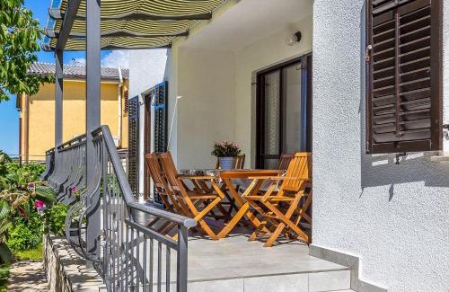 Skatari Apartment | Neu renovierte Ferienwohnung mit Klima, WLAN, Terrasse und Grill