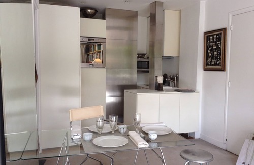 Neuilly-sur-Seine Apartment | Neuilly Residential-Victor Hugo, Maillot- American Hospital,+Parking Bus Taxi M°