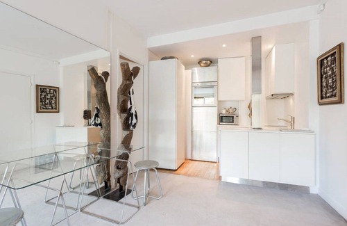 Neuilly-sur-Seine Apartment | Neuilly Residential-Victor Hugo, Maillot- American Hospital,+Parking Bus Taxi M°