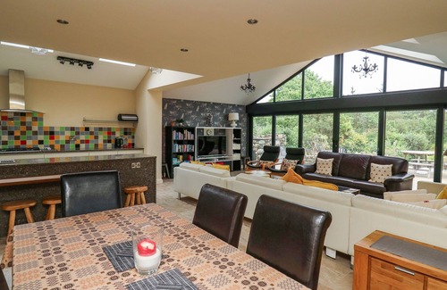 Newport Cottage | NEVERN HOUSE, family friendly in Newport, Pembrokeshire