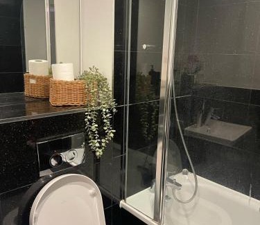 Fairfield Apartment | New 1 Bed Apartment 12 mins to Central London and Gatwick Airport