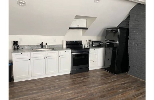 Lancaster Apartment | New 1 Bedroom Apartment with Parking 5