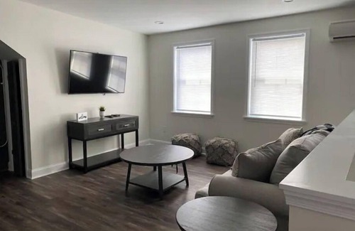 Lancaster Apartment | New 1 Bedroom Apartment with Parking 5